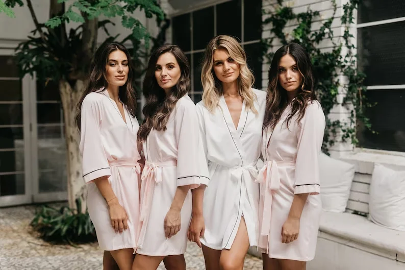 Свадебный персонализированный халат для невесты атласный кружевной подружки