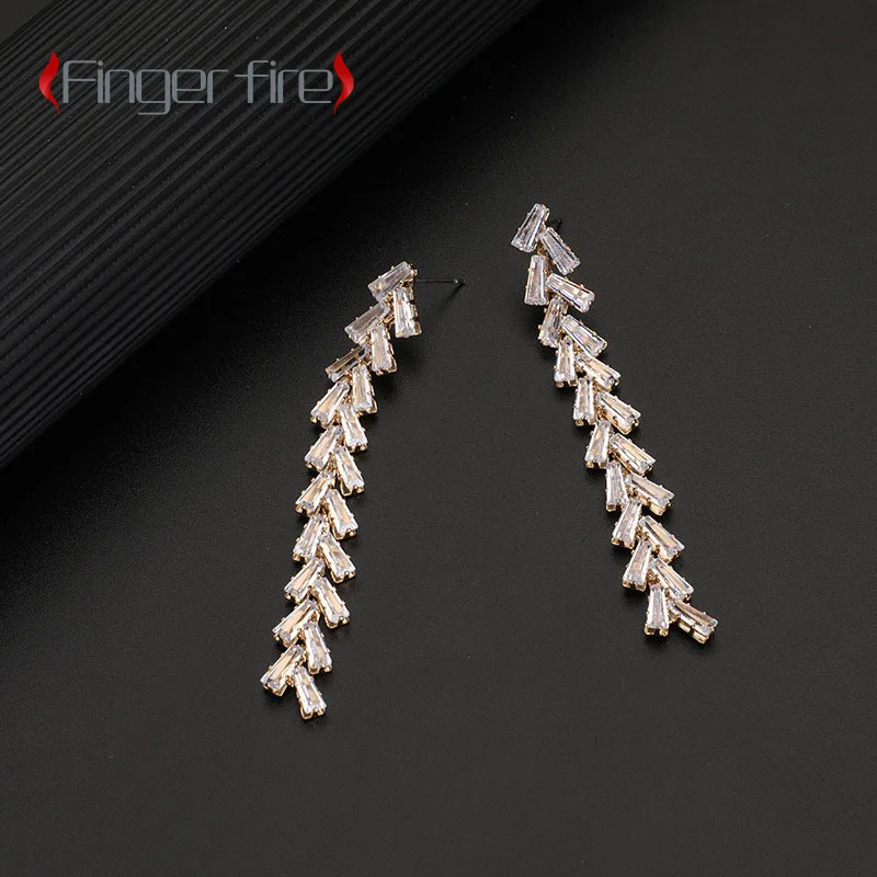 

Delicate Super Sparkling Diamond Earrings Fashionable Long Festive Party Jewelry