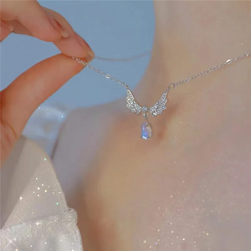 

VAGZEB Zircon Wings Heart Crystal Pendant Necklace For Women Heart Clavicle Chain Choker Fashion Y2K Egirl Emo Jewelry Gifts