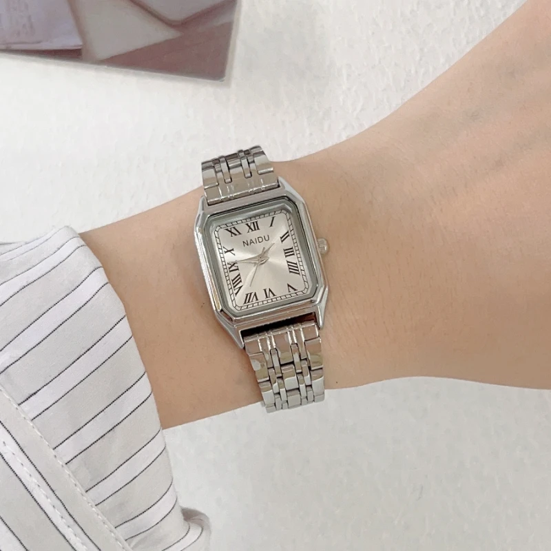 Кварцевые наручные часы