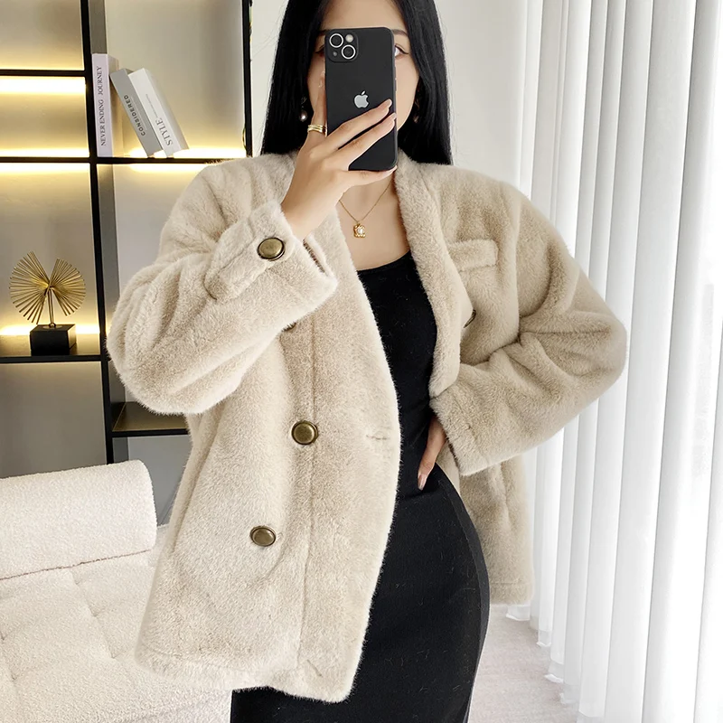 Рисунок 3 - Женский короткий кардиган с V-образным вырезом