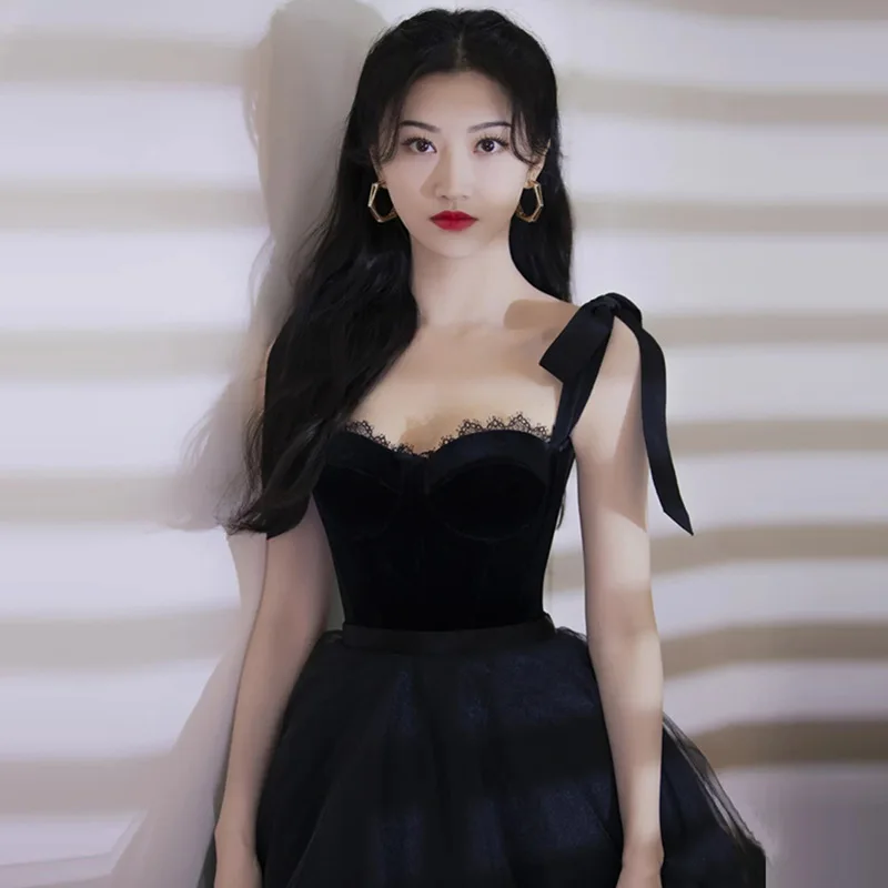 Женское вечернее кружевное платье черное миди без рукавов весна-лето 2024