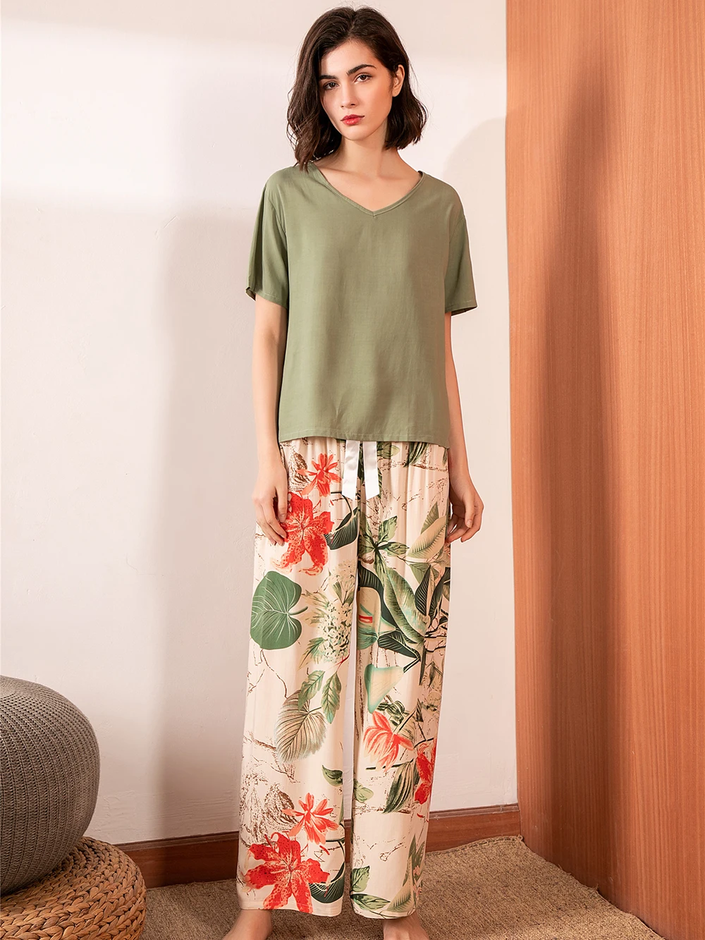 

Casual Cozy Women Pajamas Set Solid Tee Leaf Print Wide Leg Pants Bow Detail PJ Set Leisure Loose Homewear Sleepwear Lougewear