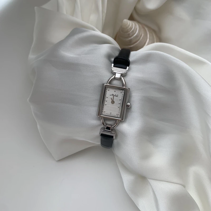 Модные темпераментные винтажные простые кварцевые часы для пожилых женщин