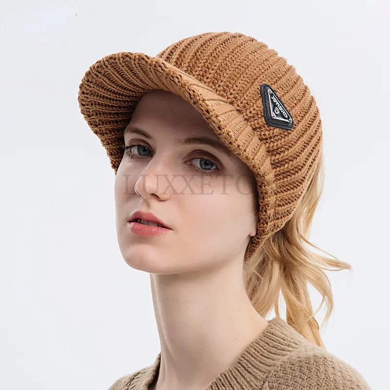 

Winter Warm Keeping Women Hat Knitted Baseball Hat Autumn Outdoor Sports Golf Winter Accessories Women Crochet Horsetail Bears