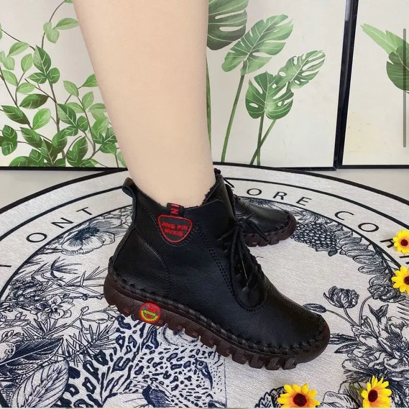 Casual women's shoes spring and autumn new flat-soled soft-soled mother shoes hand-sewn large size ankle boots work shoes