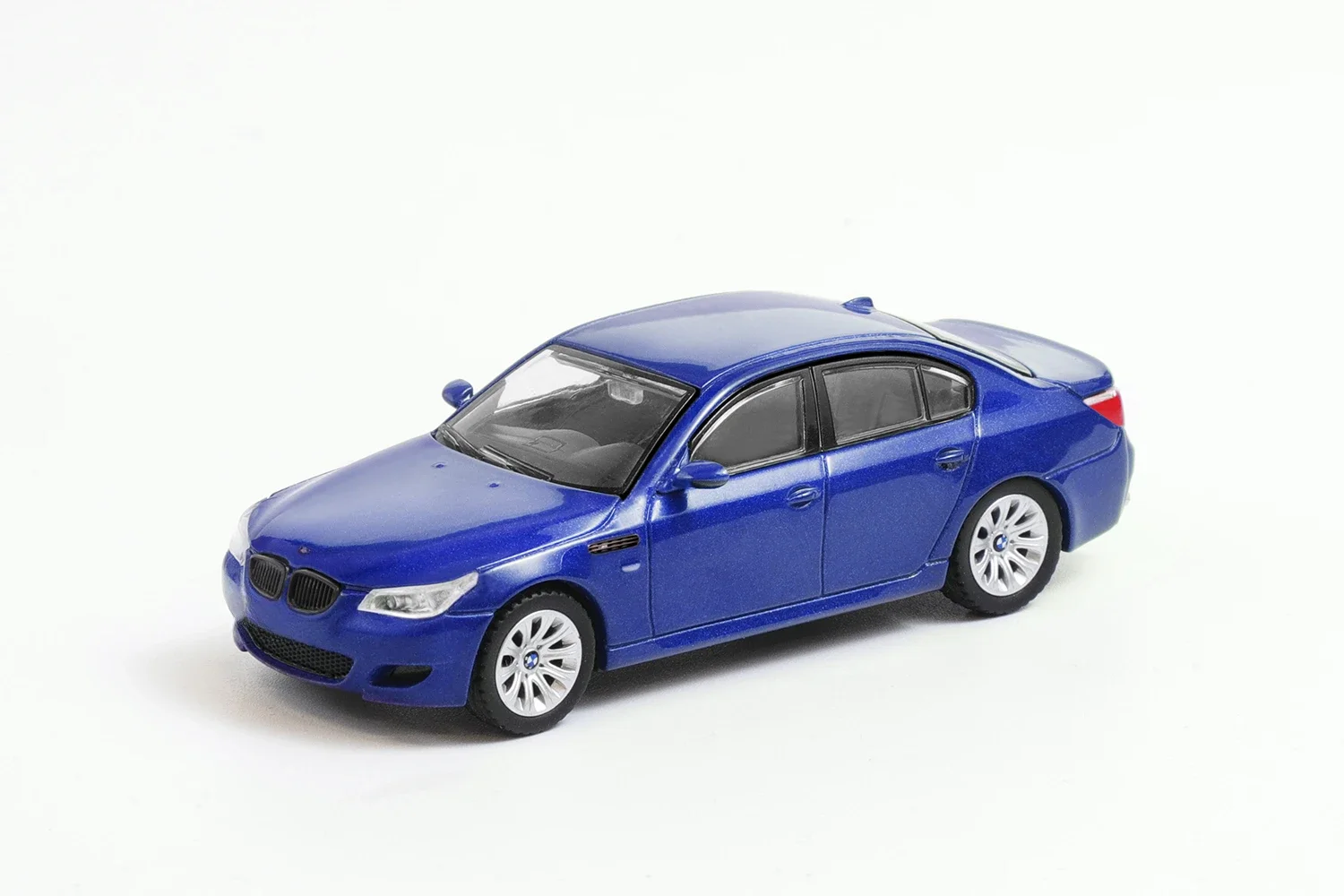 Литая под давлением модель автомобиля Shadow 1:64 M5(E60) ALL COLOR