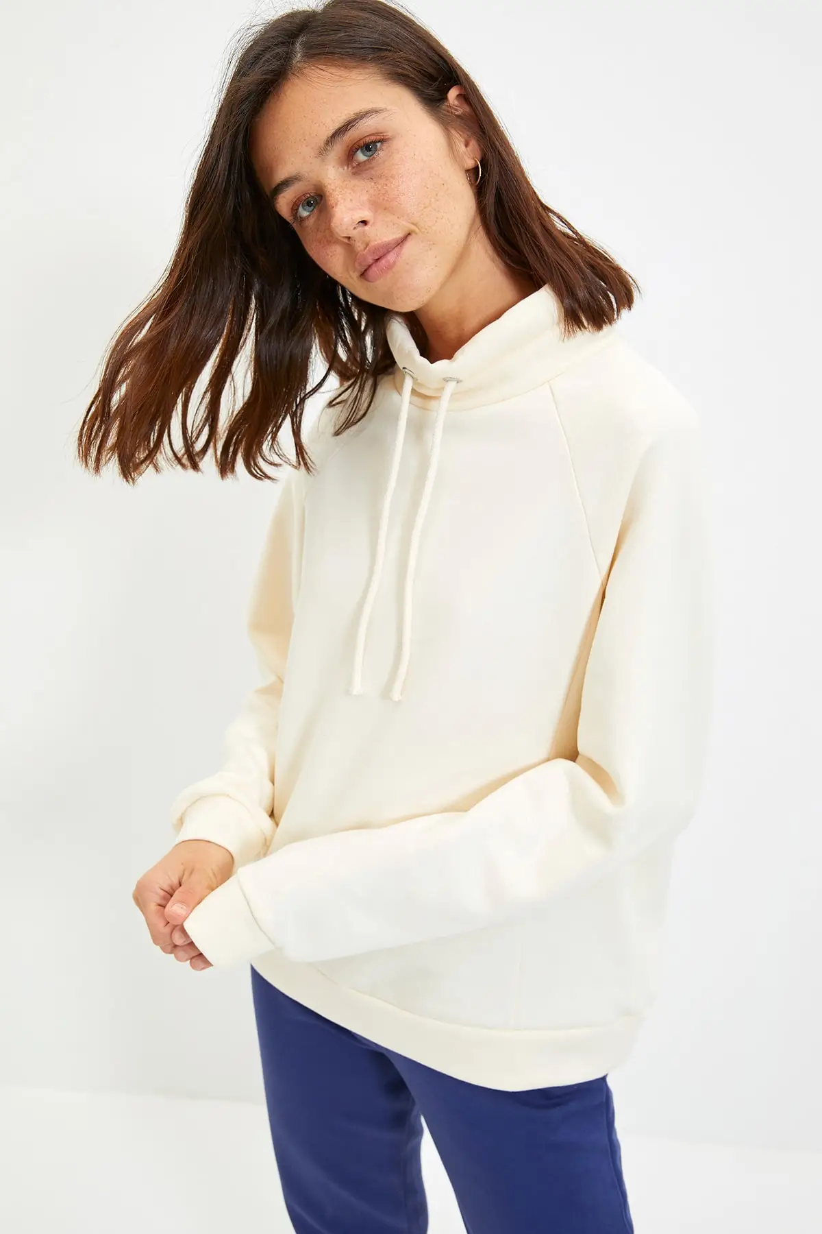 

Трикотажный Свитшот Trendyol zardonlu TWOAW22SW0186