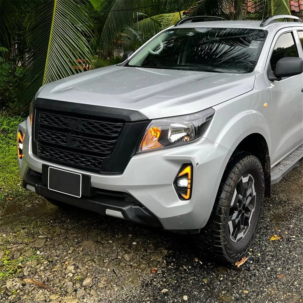 Фото Светодиодные дневные ходовые огни, противотуманные фары для Nissan Navara NP300 2020-2023, DRL, янтарный указатель поворота №3