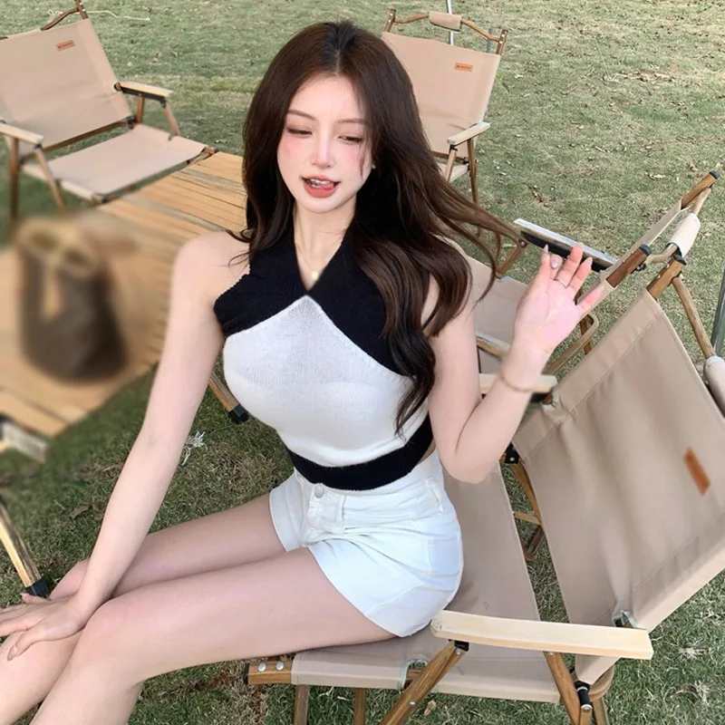 Топ женский трикотажный без рукавов с V-образным вырезом