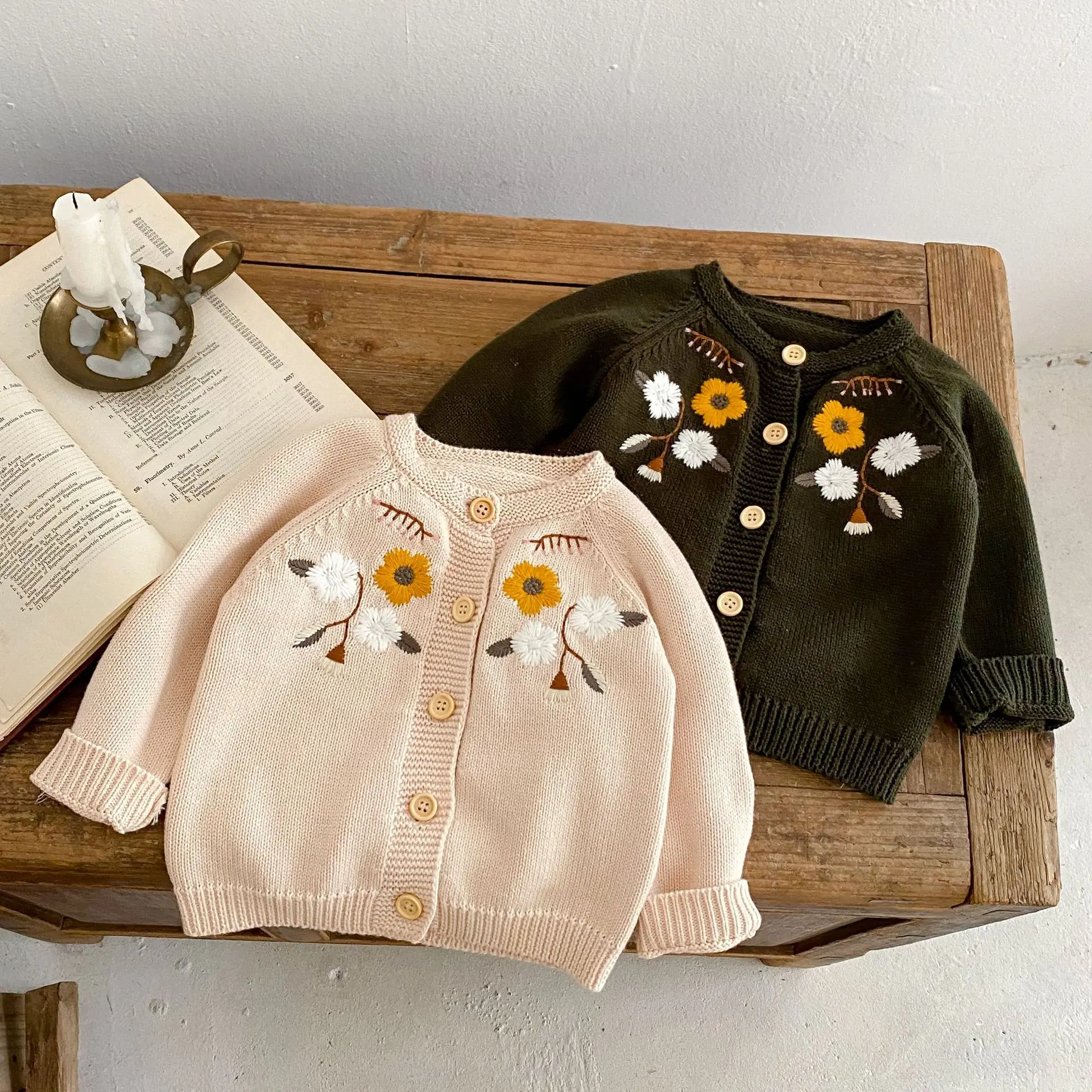 New Spring and Autumn Newborn Coat Baby Baby Baby Embroidery Knitted Coat Cotton Yarn Long Sleeve Cardigan Sweater