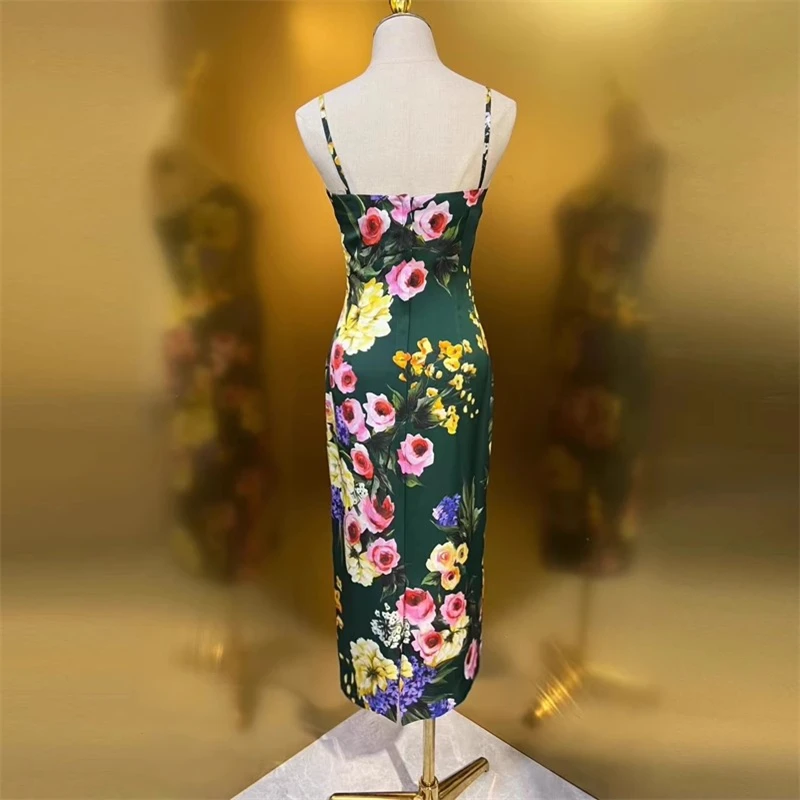 Женское платье с открытой спиной эластичное и наплечным ремнем весна-лето 2024