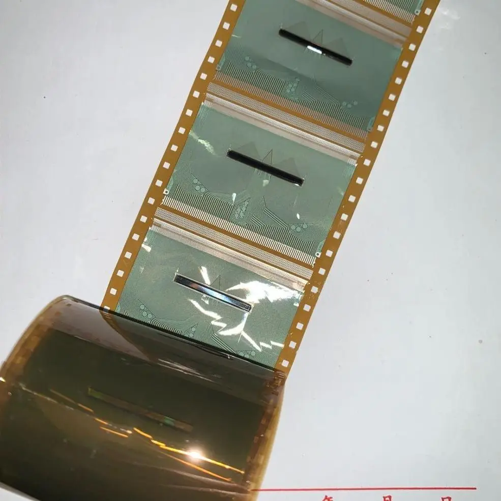 

Новый и оригинальный ЖК-драйвер (COF/TAB) ICnew coil liquid crystal drive CONNECTOR для TV DB7899-FS03U