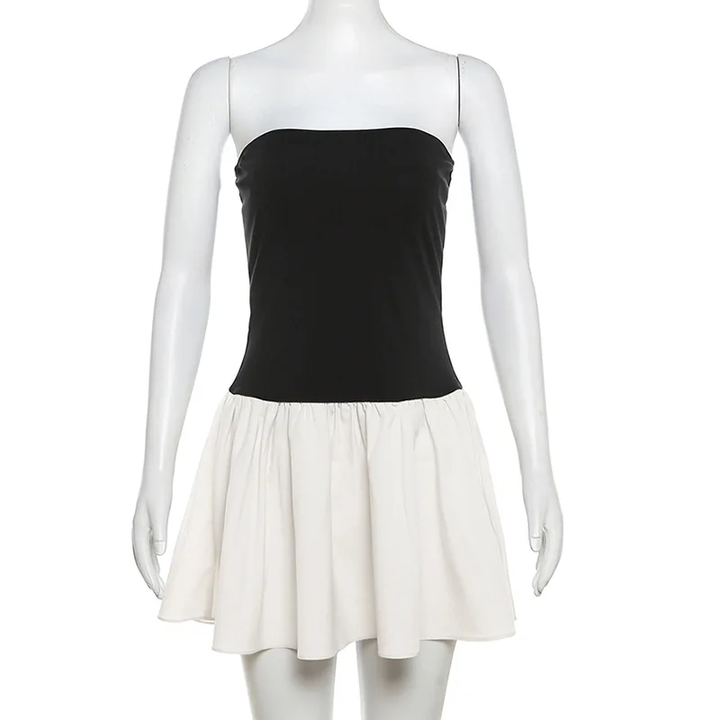 Женское мини-платье без бретелек с открытой спиной