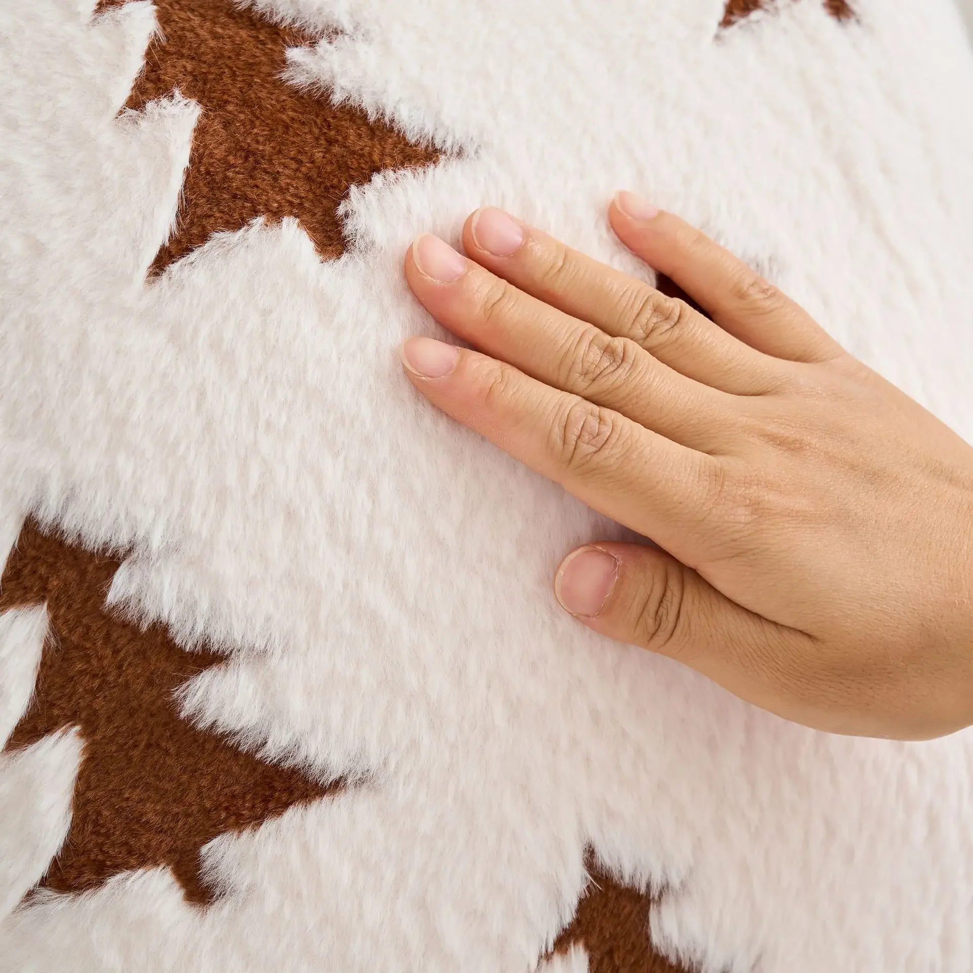 Наволочка из искусственного кроличьего меха