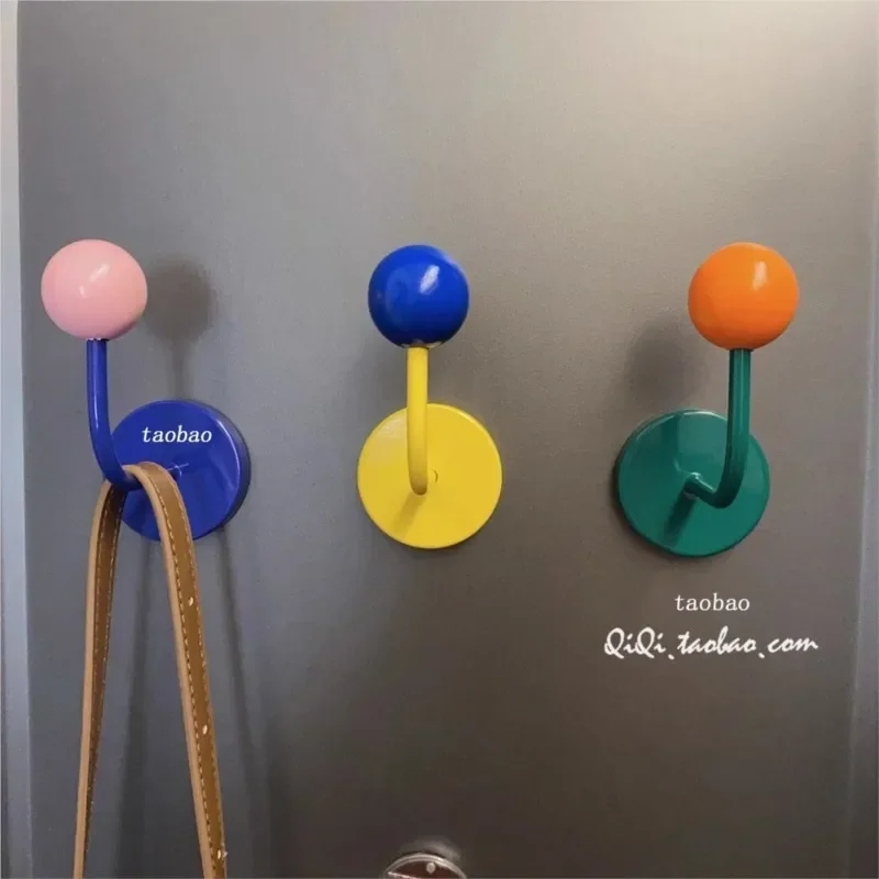 

Magnetic Hooks Strong No-punch Bathroom Kitchen No-trace Suction Iron Magnetic Sticky Hooks Behind The Door Bag Hooks
