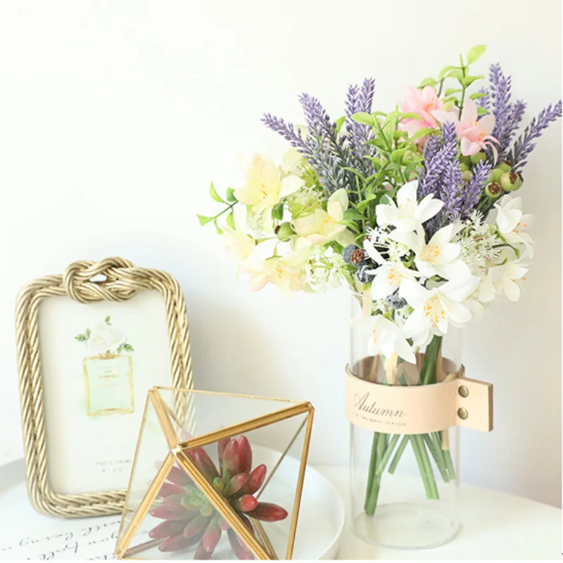 

Artificial Flowers Small Wild Chrysanthemum Grass Bunch Home Decoration Living Room Flower Arrangement with Berries Green Plants