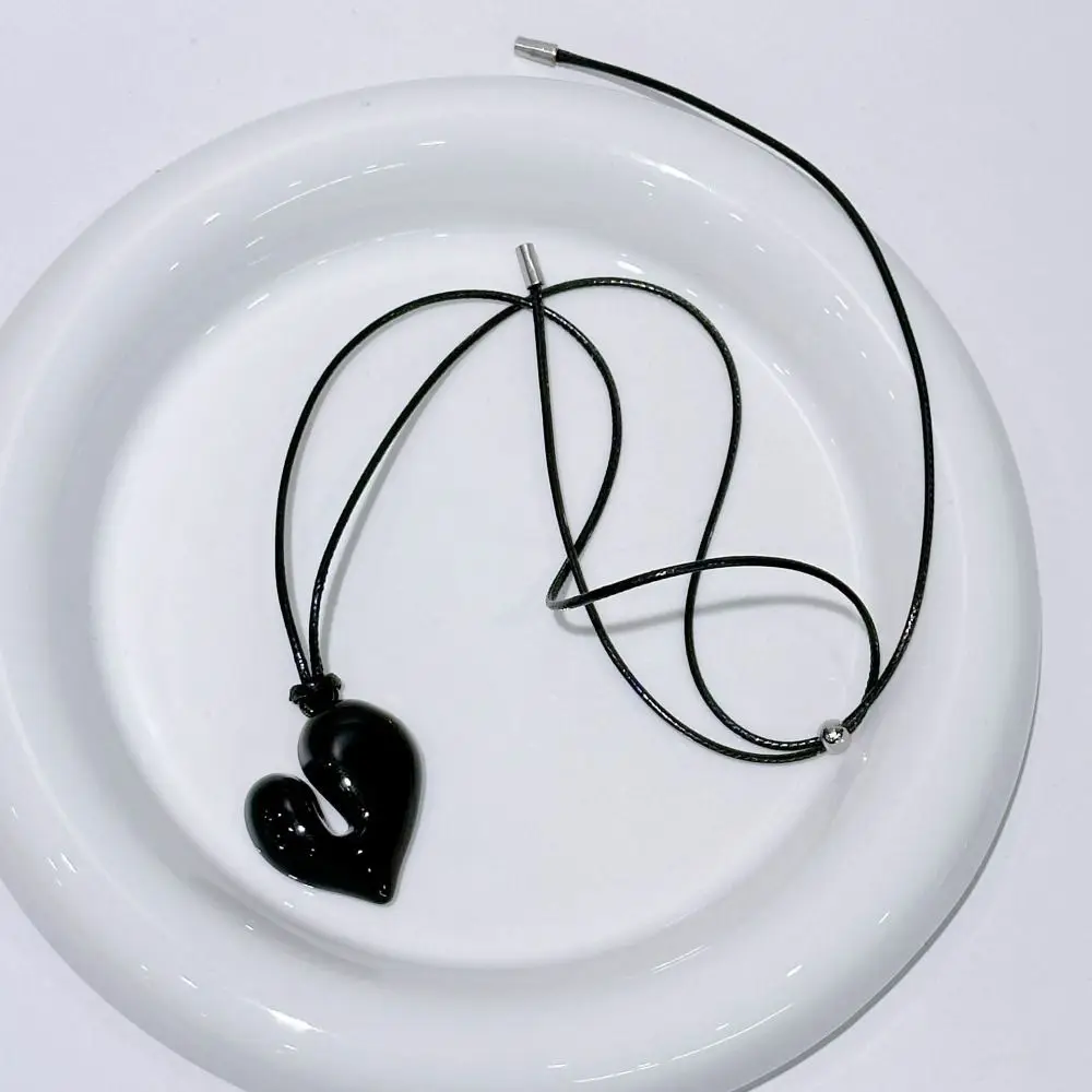 Женское кольцо в форме сердца