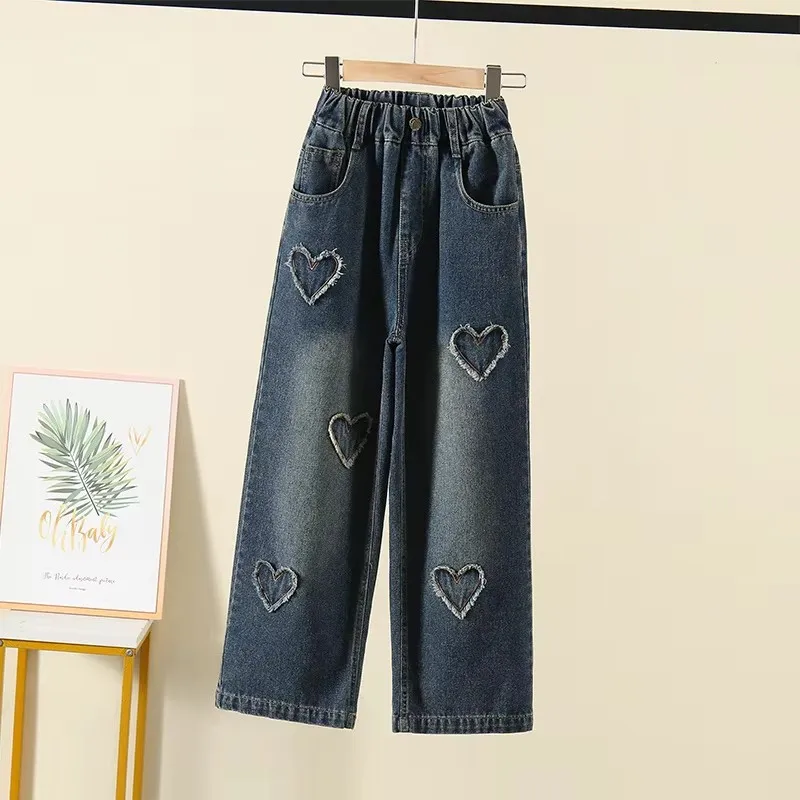 Детские классические джинсы с синим сердечком для девочек модные джинсовые