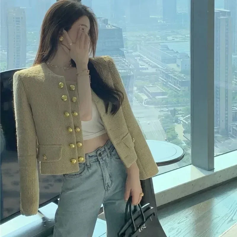 Женская двубортная куртка с карманами