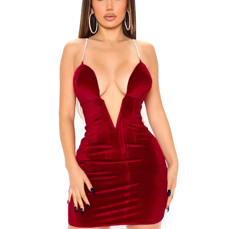 

Women's wear is deeply felt. V-neck slim jumpsuit short skirt with diamond chain sling bag hip skirt