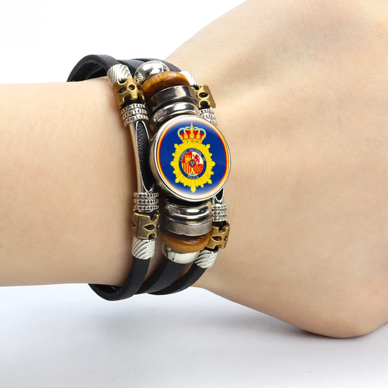 Многослойные плетеные кожаные браслеты из Испании и полиции |