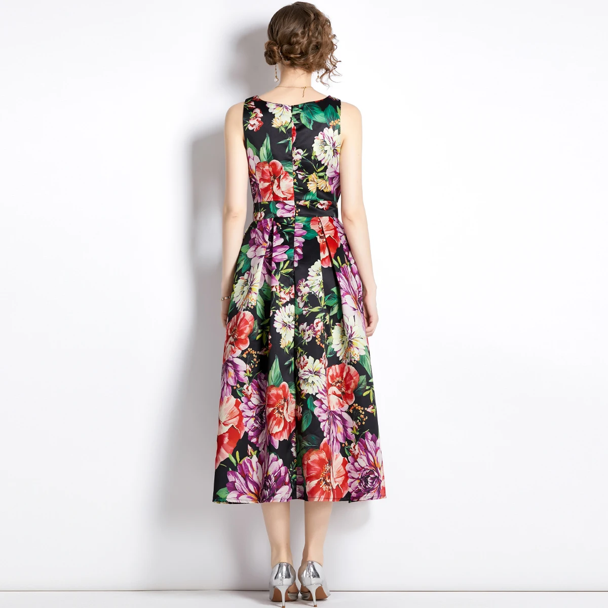 Женское летнее платье-трапеция без рукавов с цветочным принтом и высокой талией