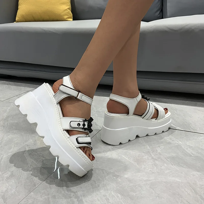 

2022 Summer New Sponge Cake Super Thick Bottom Roman Sandals Women's All-match Large Size Buckle Comfortable Casual Sandals