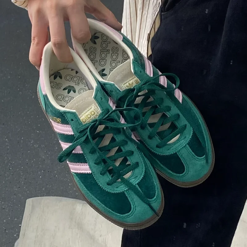 Фото Кроссовки Adidas JI2648 женские ретро повседневные, зеленые, розовые, белые, с тремя полосками, из вельвета и замши, легкие, на резиновой подошве, для повседневной носки №2