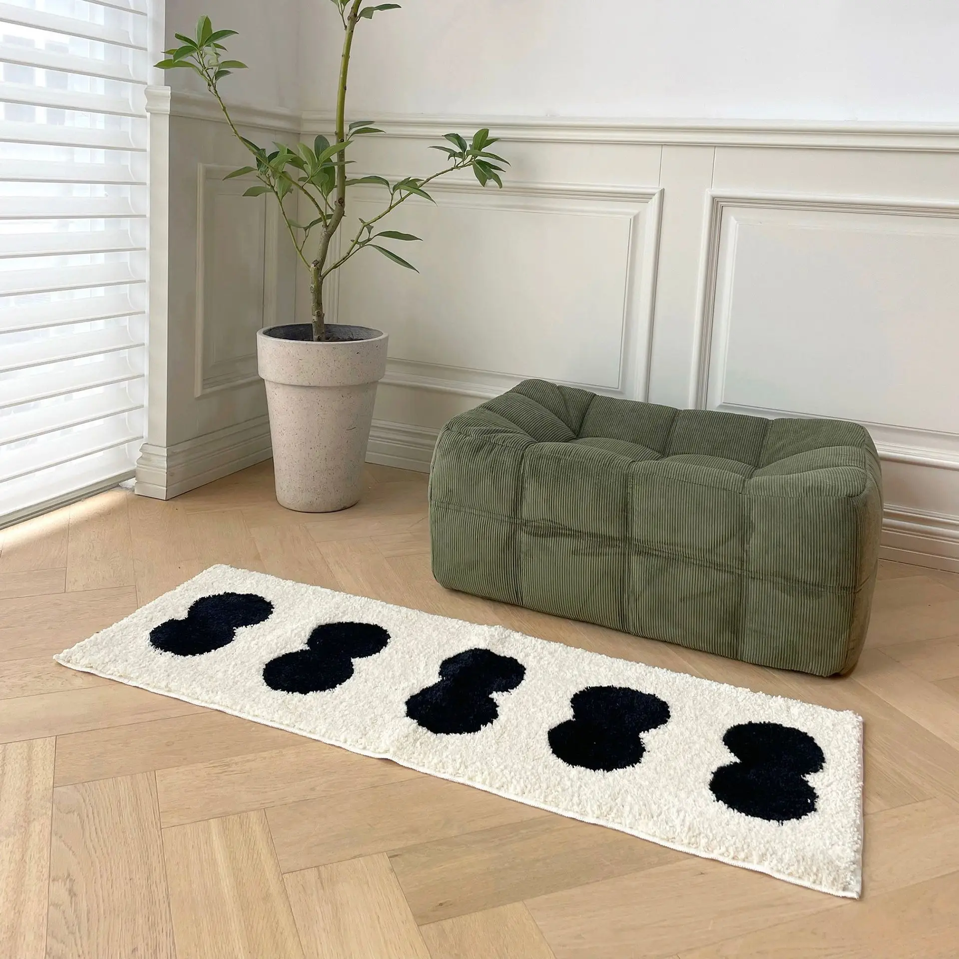 

Top Quality Tufting Black White Rug Soft Fluffy Bedside Bedroom Carpet Plushy Area Floor Pad Doormat Aesthetic Home Room Decor