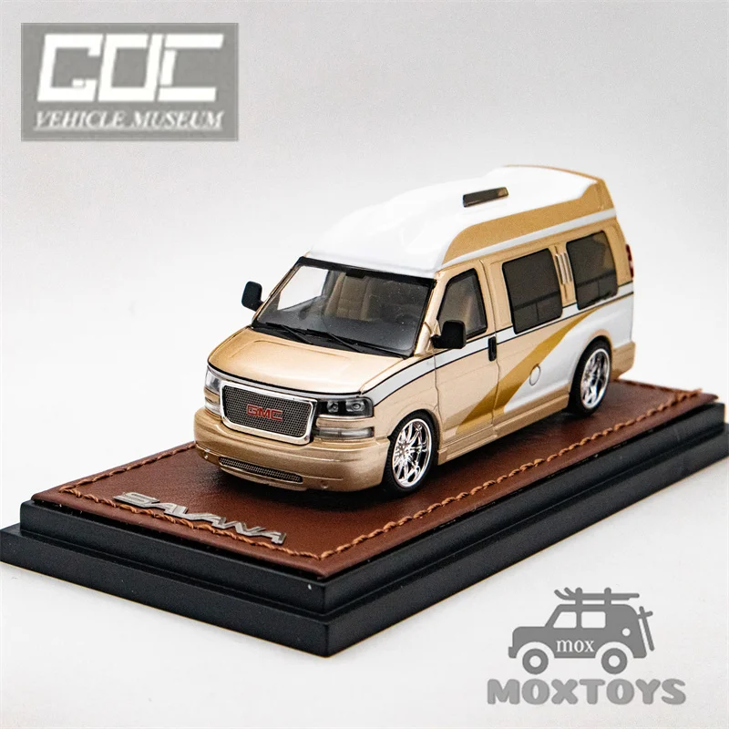 Литая под давлением модель автомобиля GOC 1:64 GMC SAVANA The Golden Tour Limited450