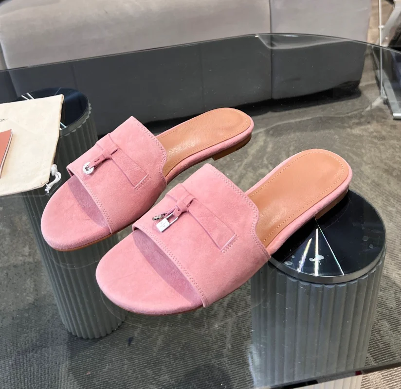 New Women's Top Quality LP Summer Charms Slipper 2023 Street Pendant Flat Wooden Bottom Fashion Comfortable Wool Casual Sandals.