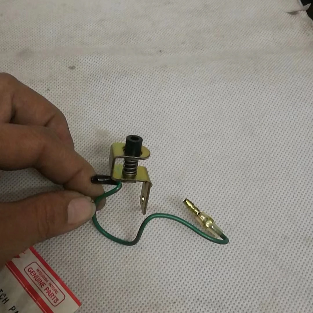 Переключатель стояночного тормоза для Mitsubishi L200 1986-2001 L300 2023- MB141561