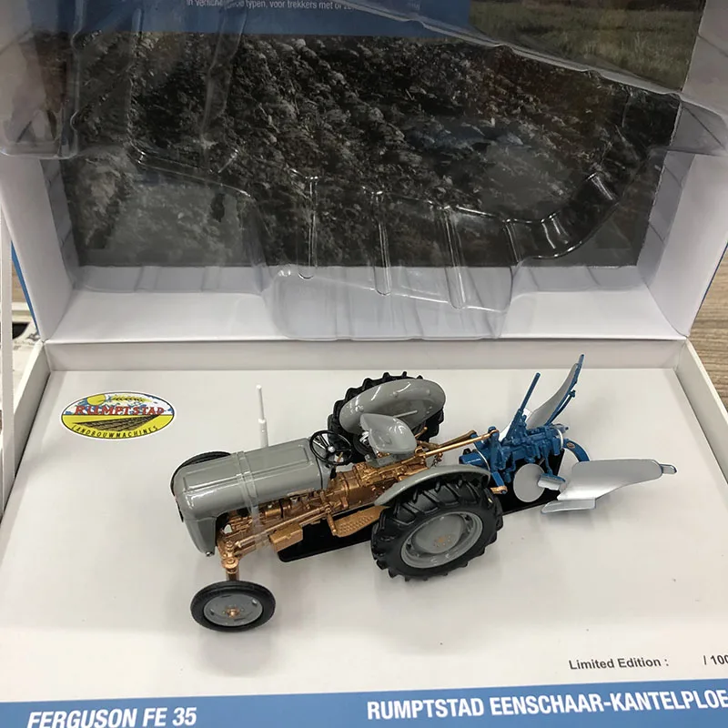 

UH Diecast 1:32 Scale FE 35 Ferguson Tractor Plow Agricultural Locomotive Alloy Model Collection Souvenir Display 5363