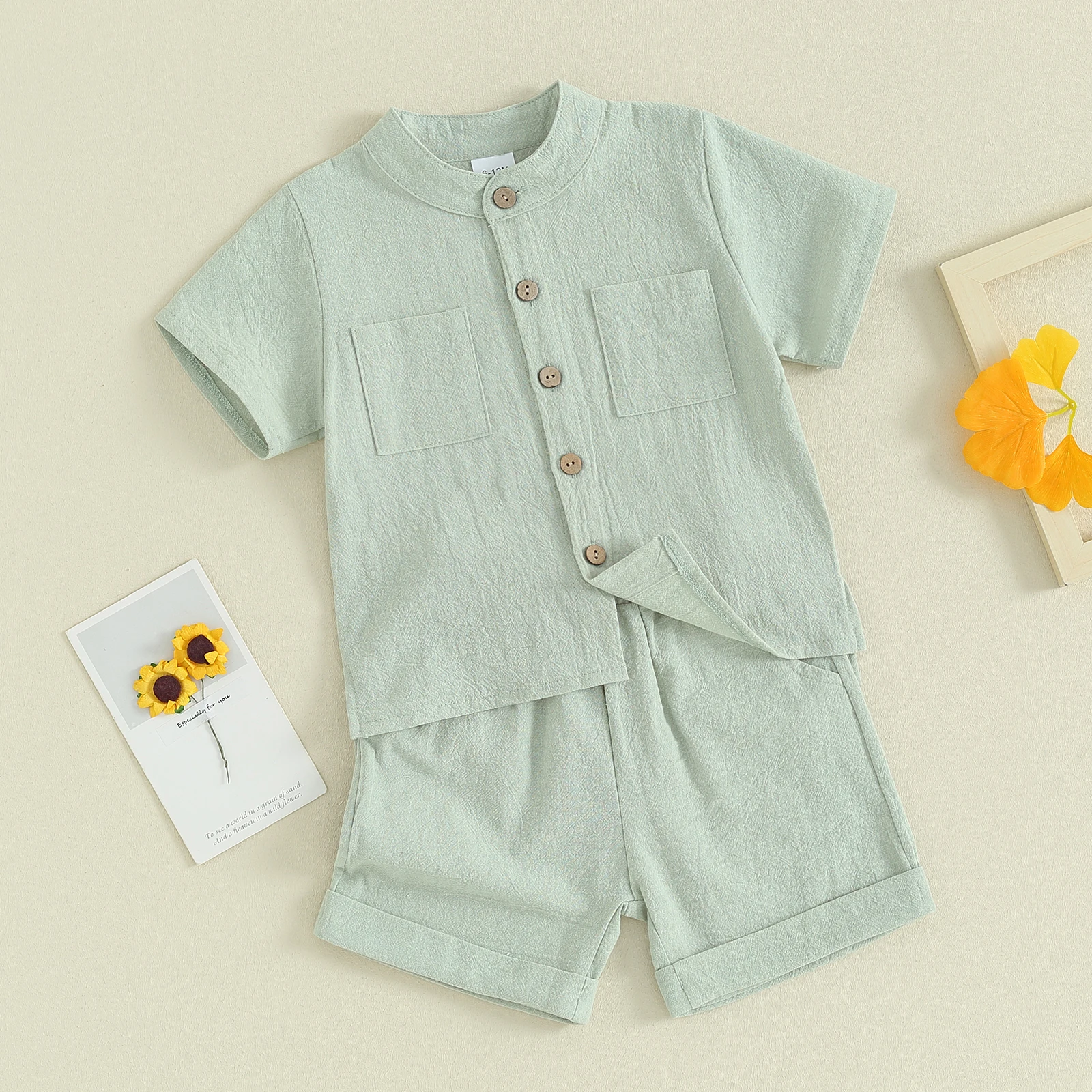 Комплект из топа с коротким рукавом и шортов хлопка льна