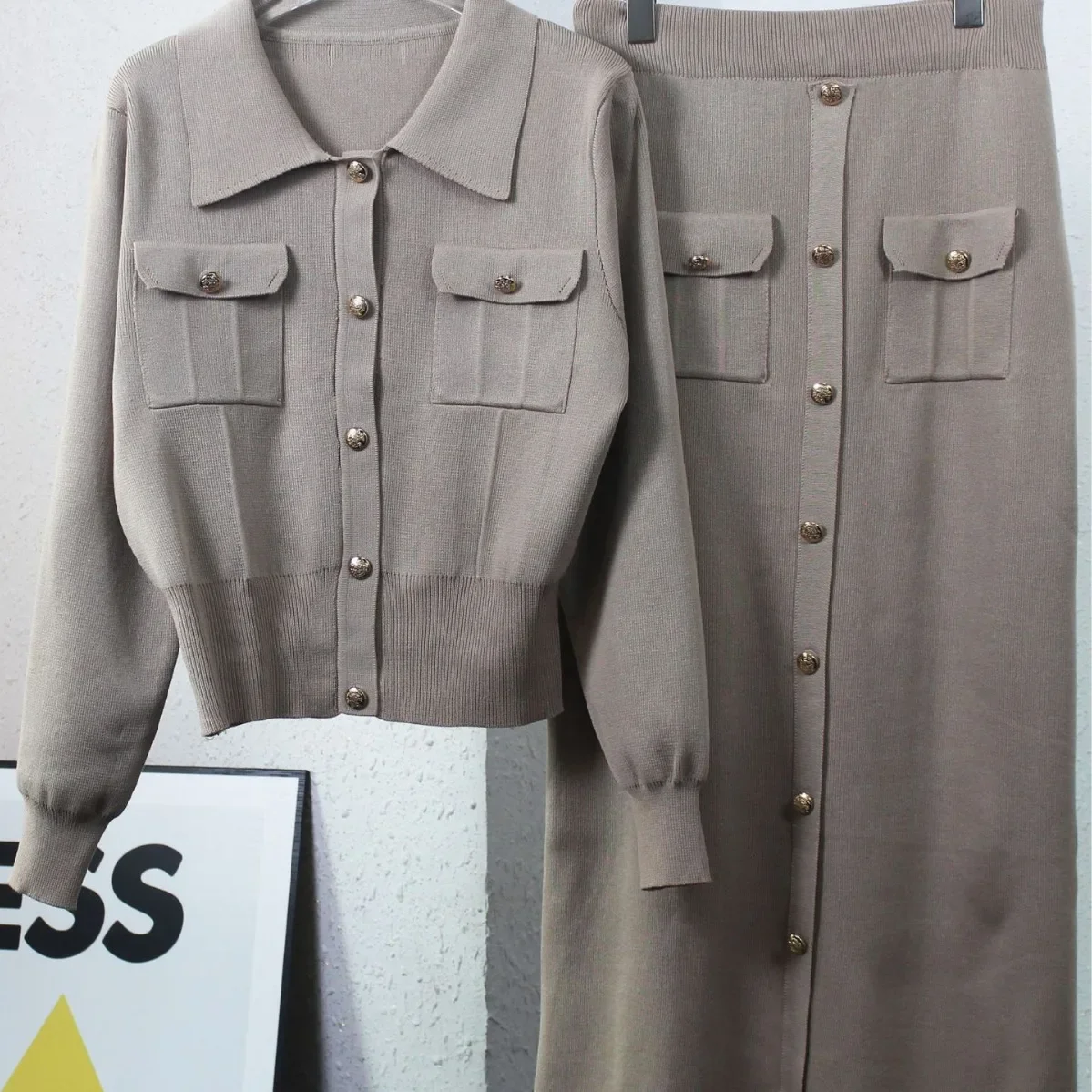 Женский однобортный комплект из двух предметов элегантный однотонный топа с