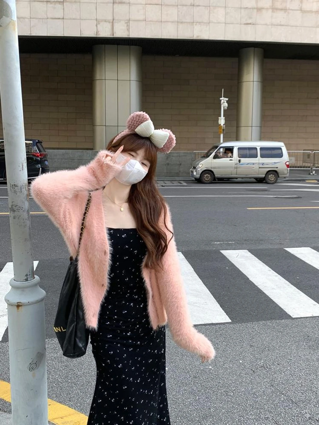 Норковый бархатный мягкий клейкий свитер с v-образным вырезом и длинными