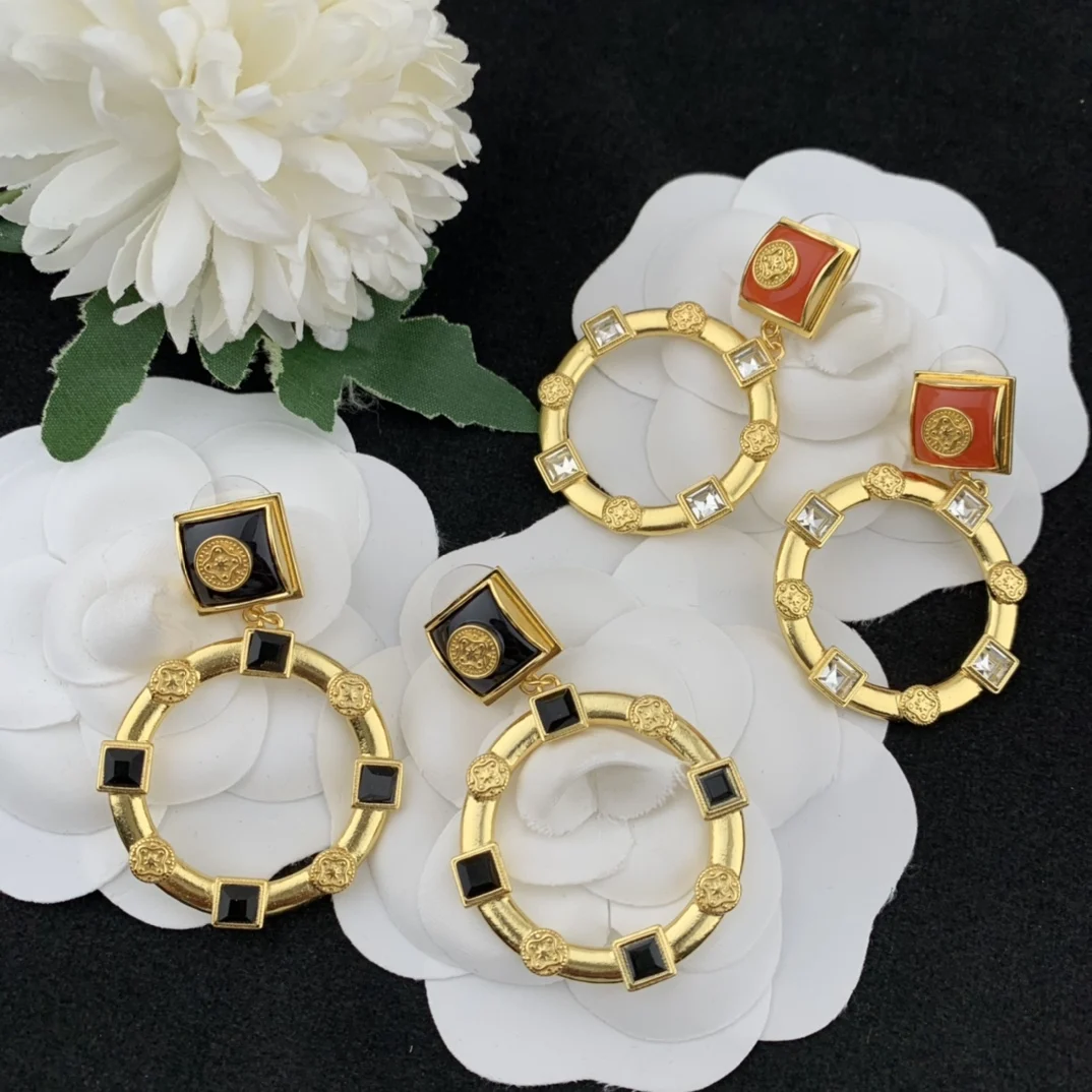 

Popular retro square hanging circular earrings in Europe and America