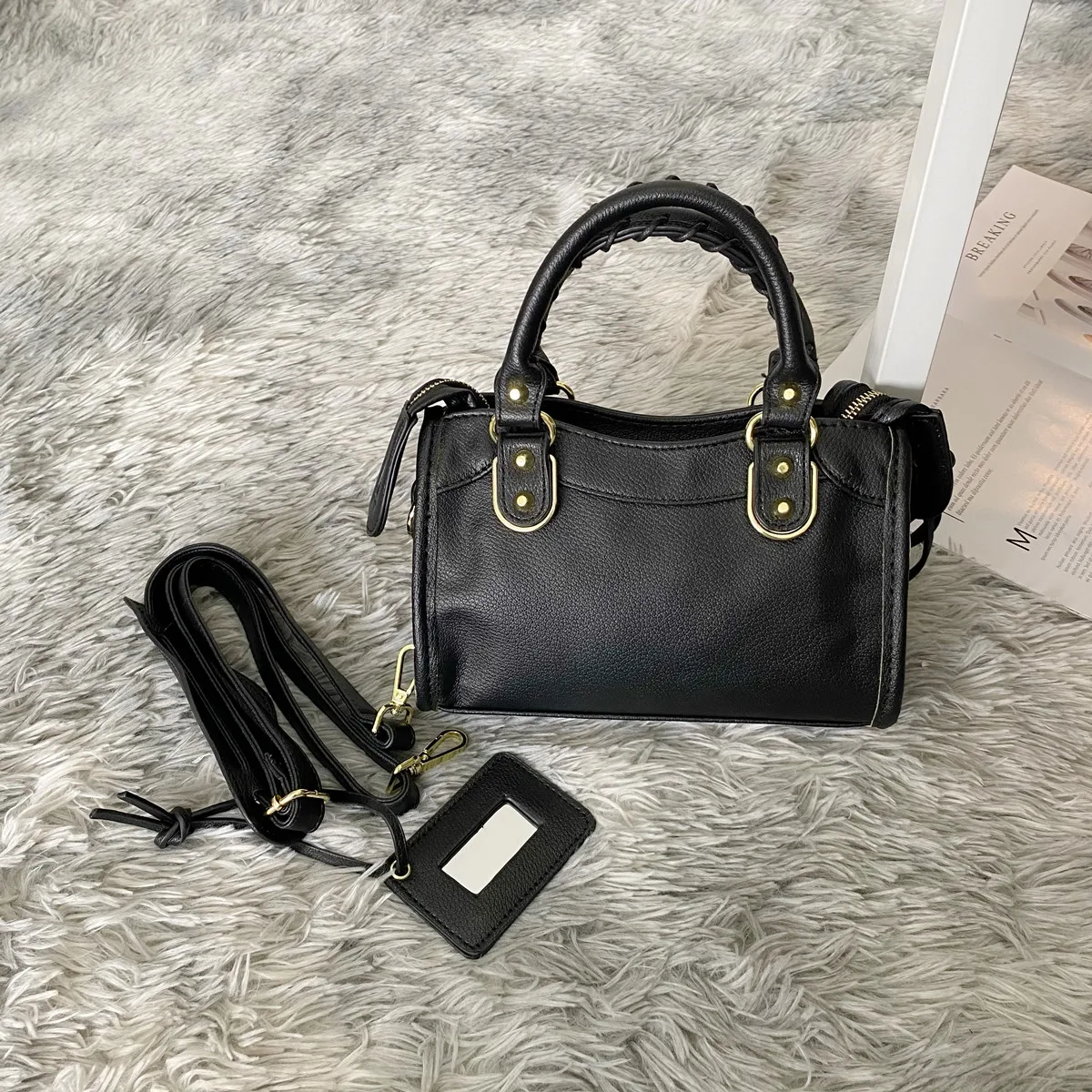 

Женские мотоциклетные шпильки Paris, сумки-тоуты с кисточками, мотоциклетная сумка с золотыми заклепками, матовая гофрированная сумка, сумка-...