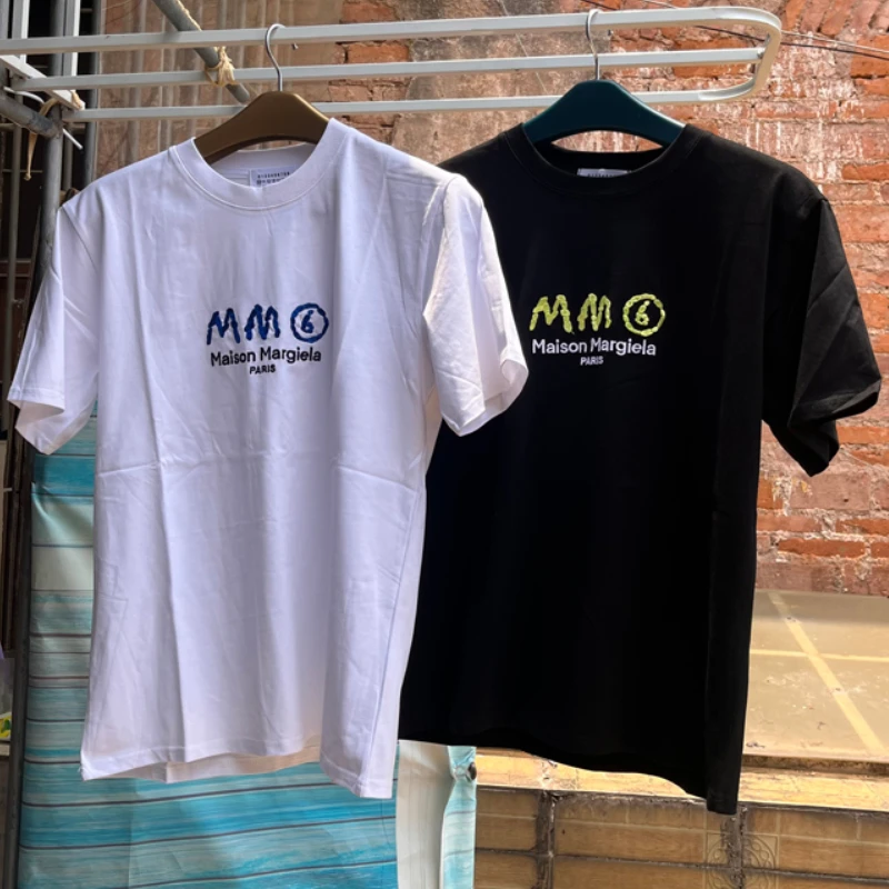 

Stock Mm6 Margiela T-shirts High Quality Embroidery Letters Short Sleeves Tops Summer Cotton Oversized MM6 Tshirt for Men Women