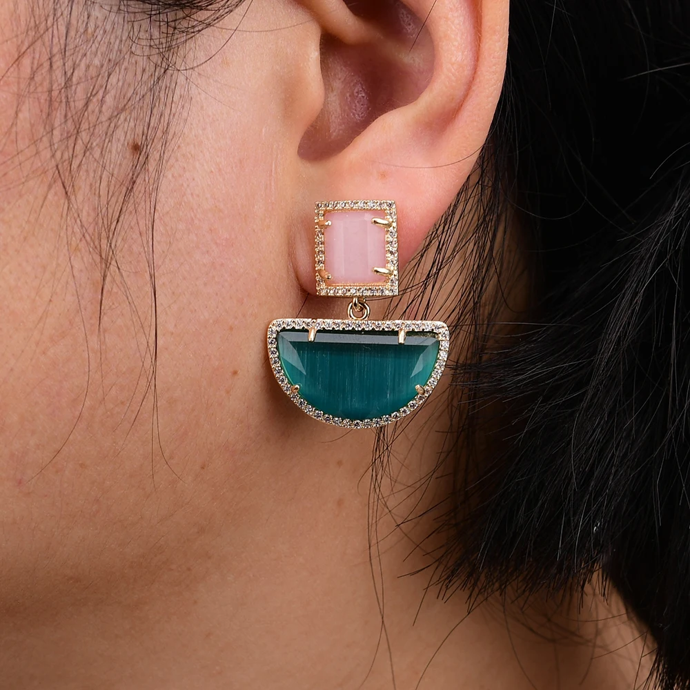 Серьги-гвоздики с натуральным розовым и зеленым камнем |