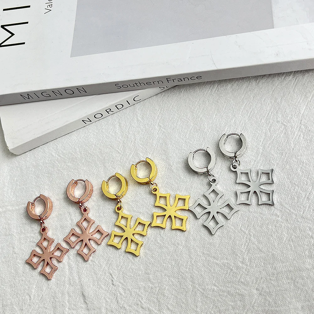 

Women Hot Sale Earrings Lucky Clover Stainless Steel Gold Color Round Ear Hoop Earrings Engagement Jewelry