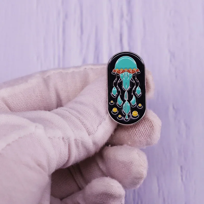 Эмалированная булавка-медуза из меди