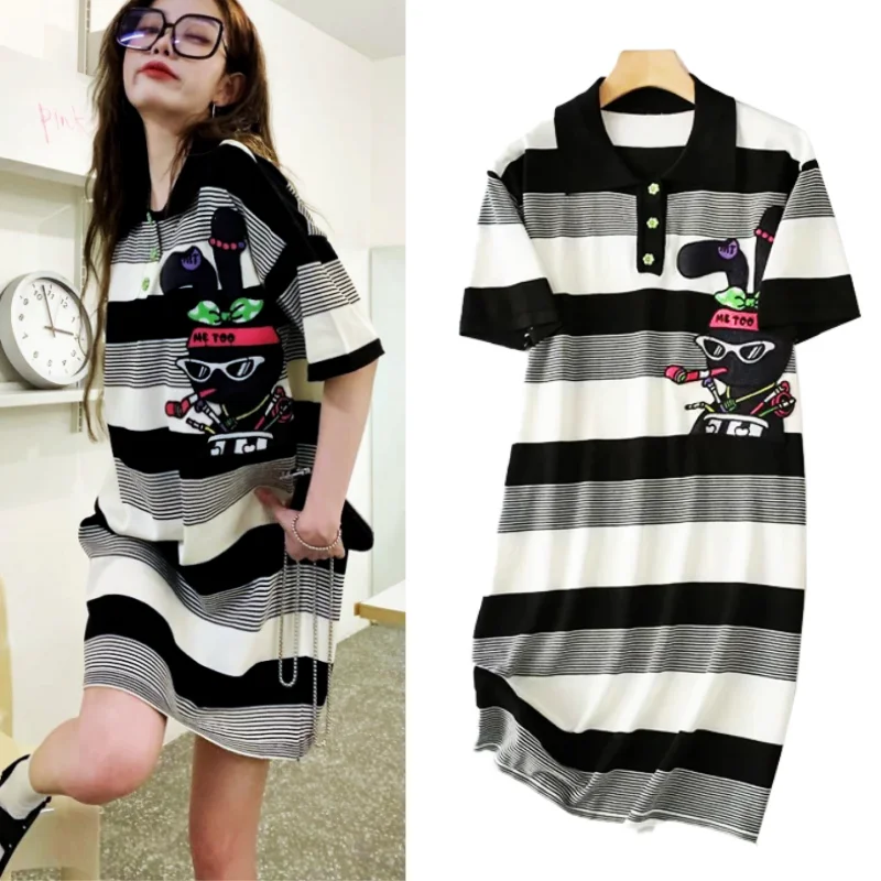 Женское трикотажное платье с коротким рукавом вышивкой в виде кролика