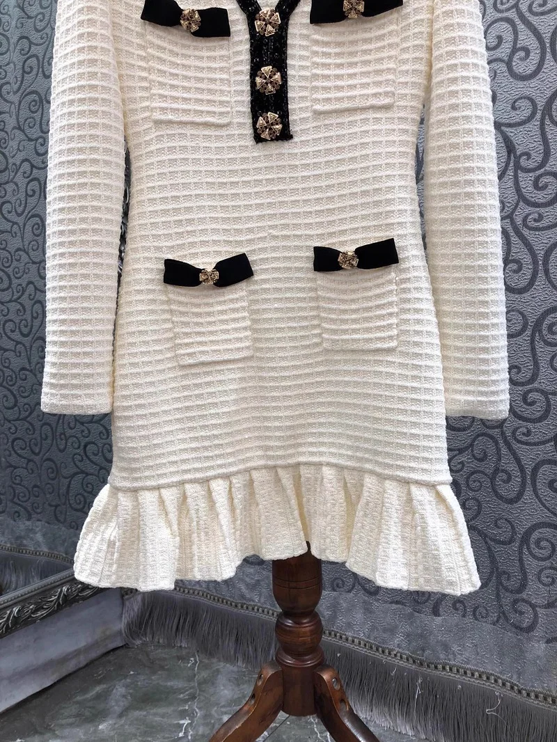 Женское трикотажное платье с V-образным вырезом длинным рукавом и пуговицами