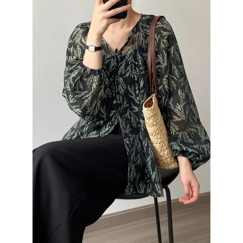 

Summer V-neck Flowers Shirts Women French Spring Blouses Casual Lantern Sleeve New Tops Loose Retro Pullover Long Female Clothes