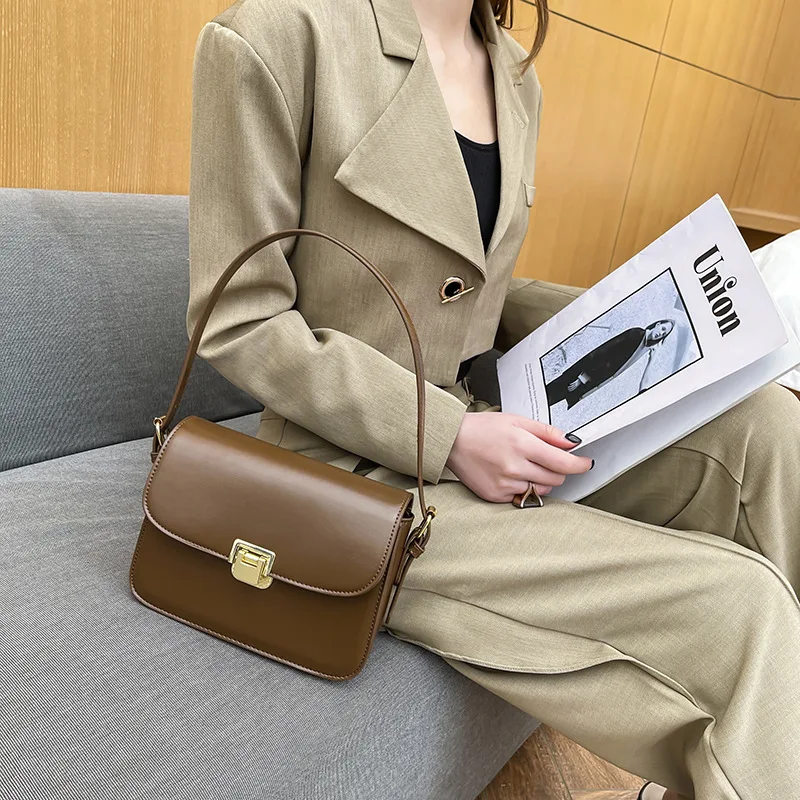

New2022 Woman The single shoulder bag New pattern Cowhide Diagonal span BOX Lock the small square bag Genuine leather Tofu Bag