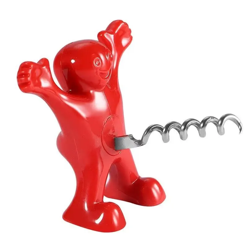 Красный креативный мужчина старый брат угощение пива открывающаяся маленькая