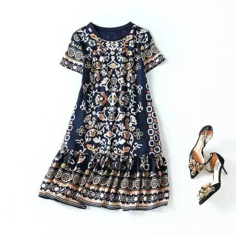 

Женское платье с круглым вырезом, коротким рукавом и цветочным принтом