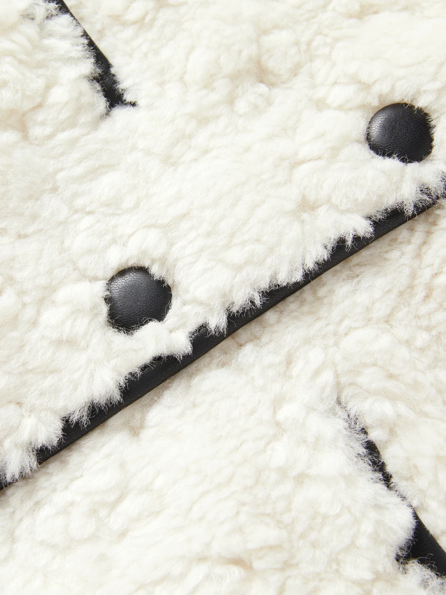 Elva' Island бежевое короткое пальто из искусственного меха ягненка с v-образным